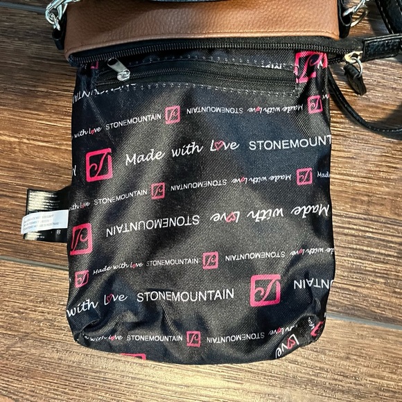 Stone Mountain USA, LLC crossbody bag. Bonus wristlet strap. Black & tan. - Picture 6 of 16